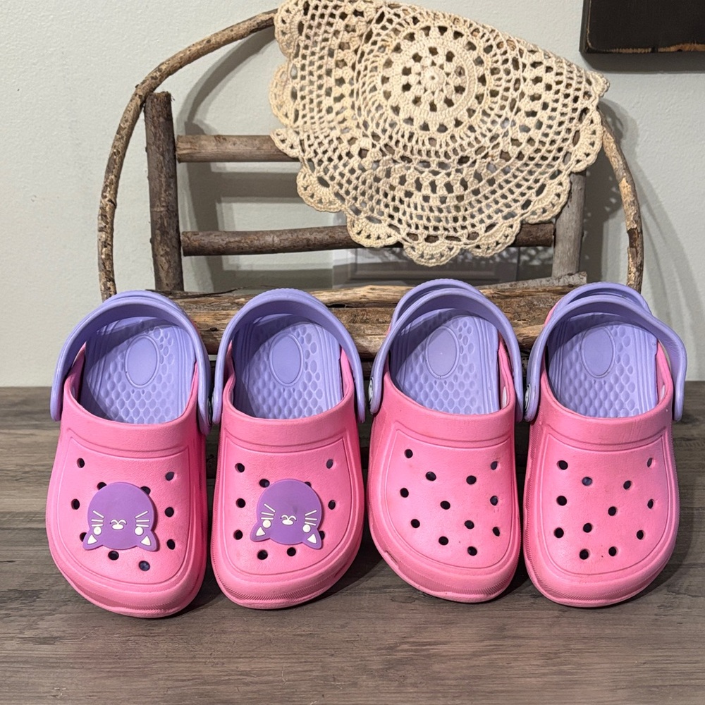 PRE OWNED Toddler Pink & Purple Clogs 150 MM CONVERTS TYPICALLY TO 7.5-8